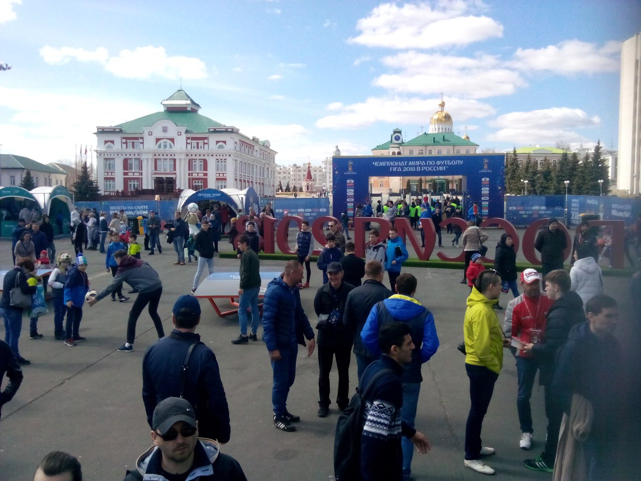 Новости саранска и мордовии сегодня столица. Саранск в дни чемпионата мира по футболу. Люди в городе Саранск. Город Саранск футбол. Саранск город в России люди.