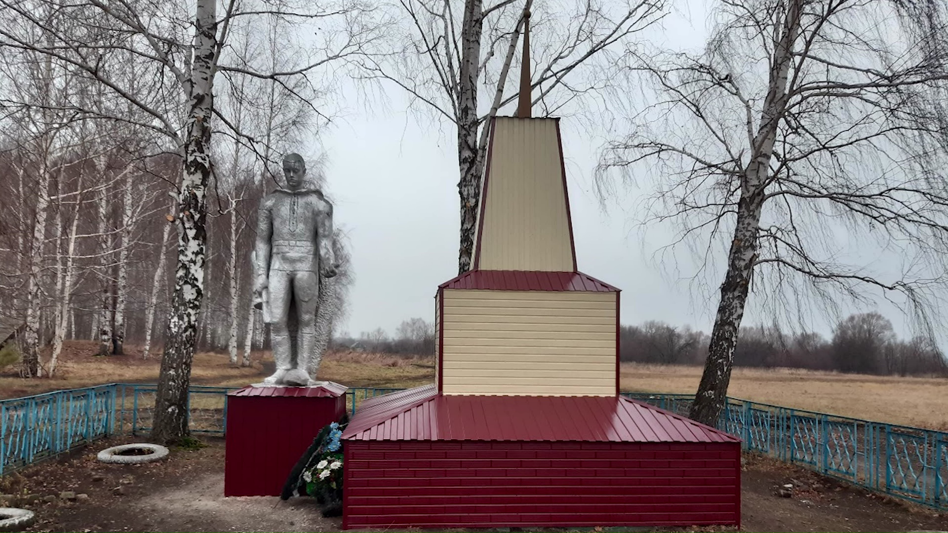 Памятник в селе. Село Спасские Мурзы Мордовия. Спасские Мурзы Ардатовского района. Памятники героям войны Мордовия. Памятник погибшим в Великой Отечественной войне Саранск.