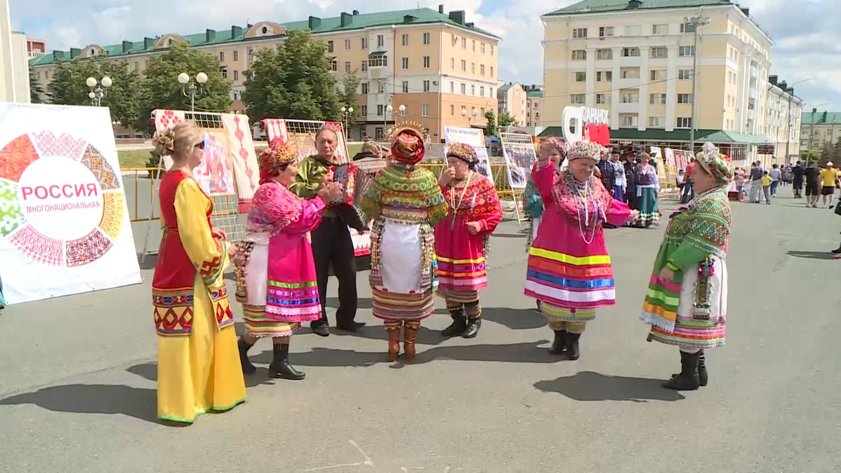 Сегодня в стране отмечают день. Саранск праздник. Мастерская праздников Саранск. Картинки с праздником Саранск Россия. Взгляд вперед фестиваль Саранск.